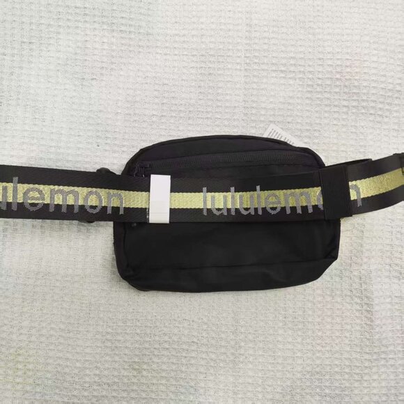 Lululemon Everywhere Belt Bag - Picture 3 of 5